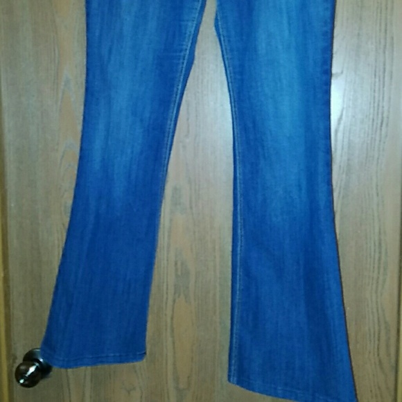 Old Navy Full Panel Flare Maternity jeans - Picture 4 of 7